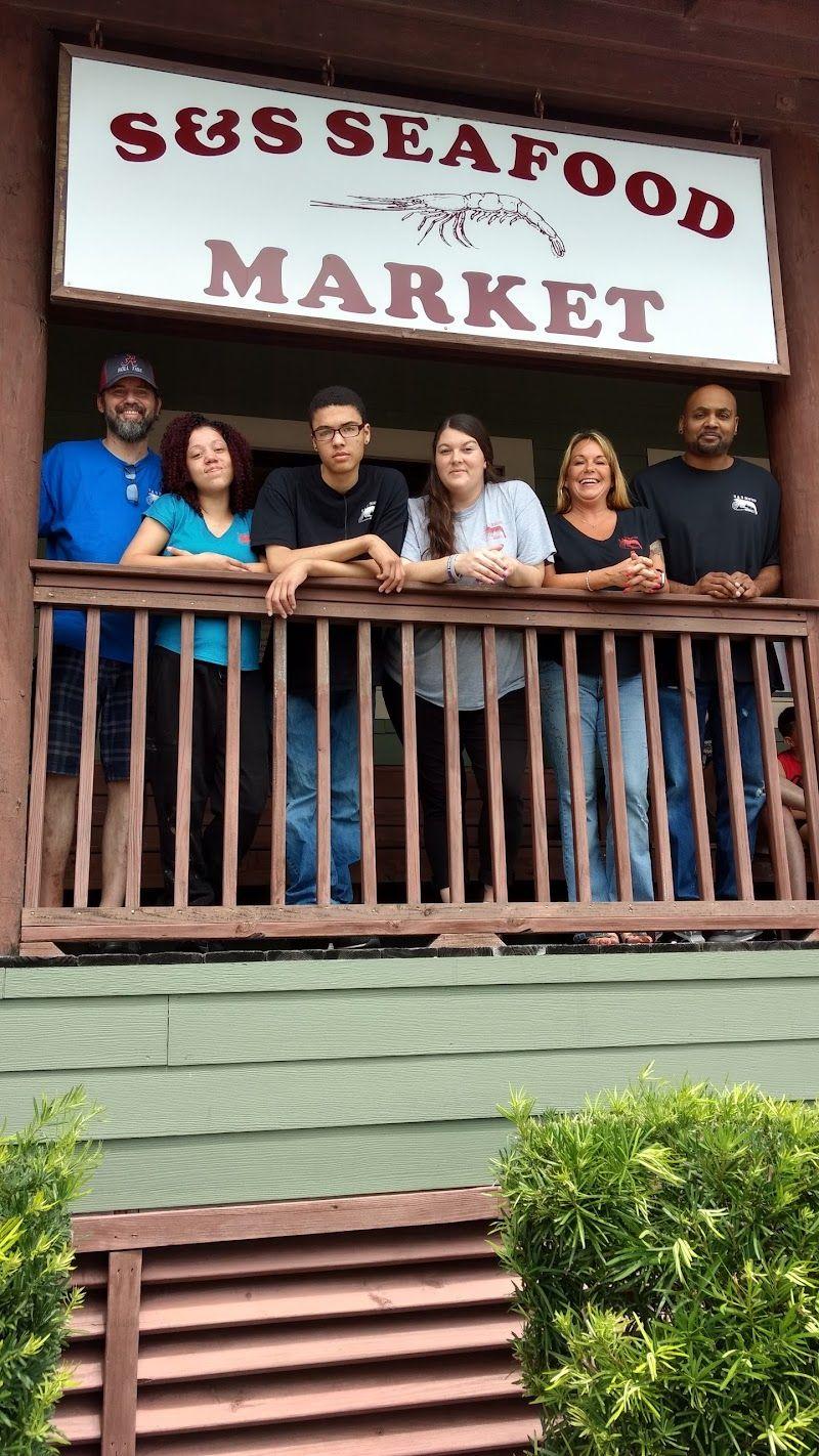 Parking near S&S Seafood Market + Kitchen